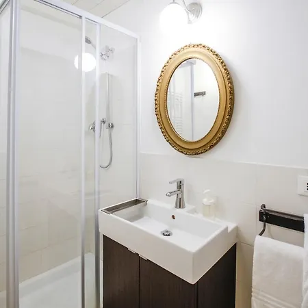 Spacious With Big Terrace At Colosseum Apartment Rome
